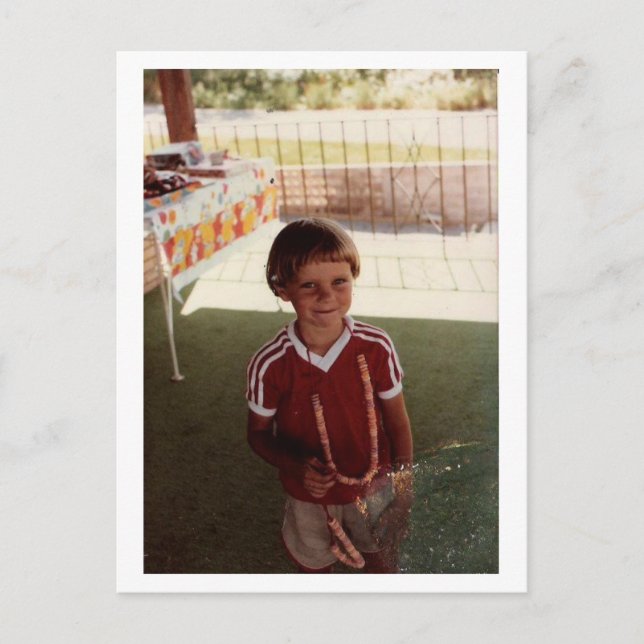 Carte Postale Petit enfant en rouge (Devant)