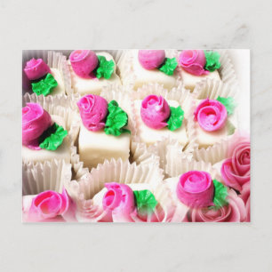 Carte Postale Petit Fours surmonté de délicats roses roses roses