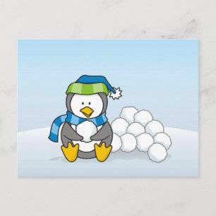 Carte Postale Petit pingouin assis avec des boules de neige