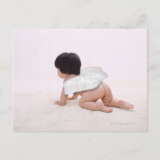 Carte Postale Petite fille dans les ailes d'ange, sourire, vue a (Devant)