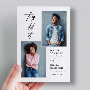 Carte Postale Photo de double remise de diplômes de deux diplômé