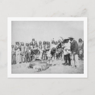Carte Postale Photo des Indiens Lakotas Skinning Cattle