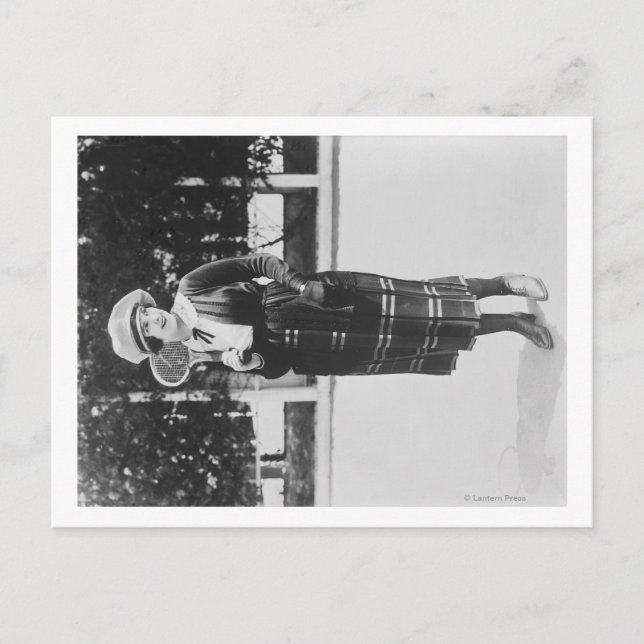 Carte Postale Photo d'une femme en tenue de tennis (Devant)