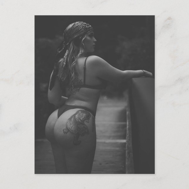 Carte Postale Photographie de fille en Bikini chaud noir et blan (Devant)