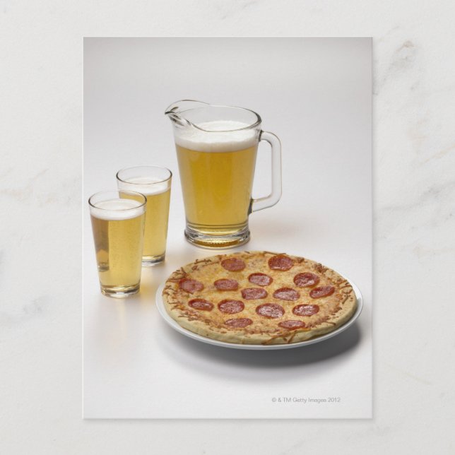 Carte Postale Pitcher et deux pintes de bière à côté de pepperon (Devant)