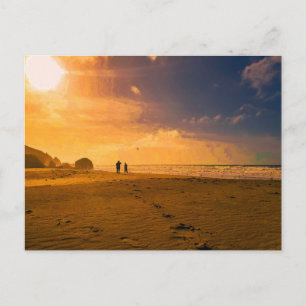 Carte Postale Plage au coucher du soleil à l'heure dorée avec de