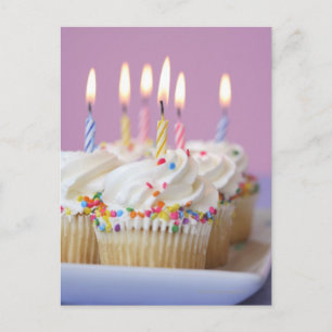 Carte Postale Plateau de gâteaux d'anniversaire avec bougies