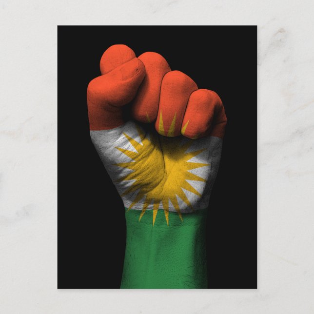 Carte Postale Poing serré levé avec drapeau kurde (Devant)