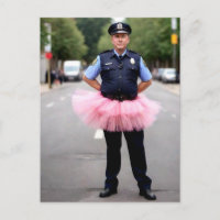 Policier portant un tutu rose