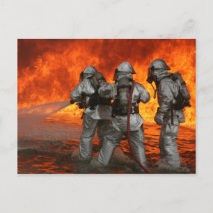 Carte Postale Pompiers combattant un incendie
