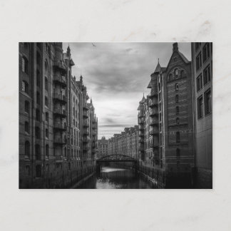 Carte Postale Pont de la rivière Town Storhouse noir et blanc