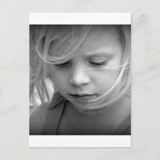 Carte Postale Portrait Fille Visage noir et blanc