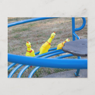 Carte Postale Poulets en caoutchouc dans un carrousel