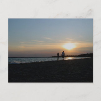Carte Postale promenade romantique sur la plage