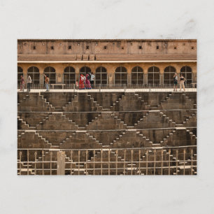 Carte Postale Puits à étages de Jaipur avec des visiteurs   Raja