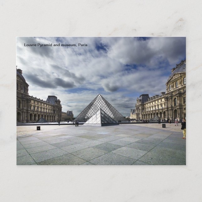Carte Postale Pyramide du Louvre et Musée à Paris. (Devant)