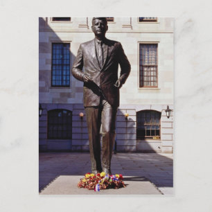 Carte Postale Red John F. Les fleurs de la statue de Kennedy