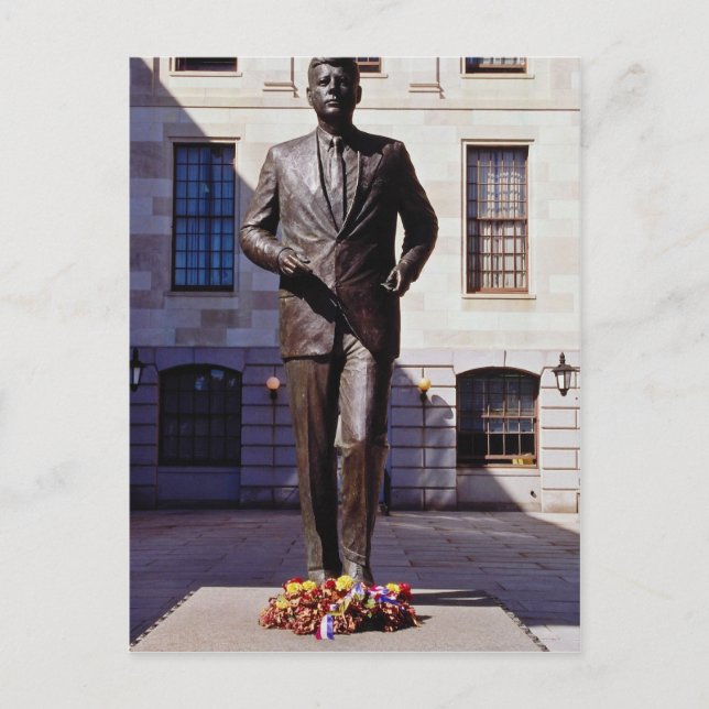 Carte Postale Red John F. Les fleurs de la statue de Kennedy (Devant)