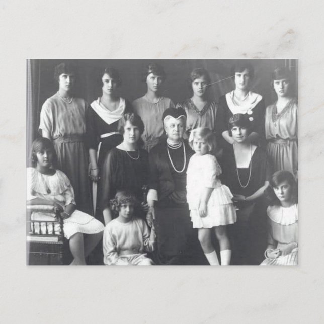 Carte Postale Reine Olga de Grèce avec de grandes filles (Devant)