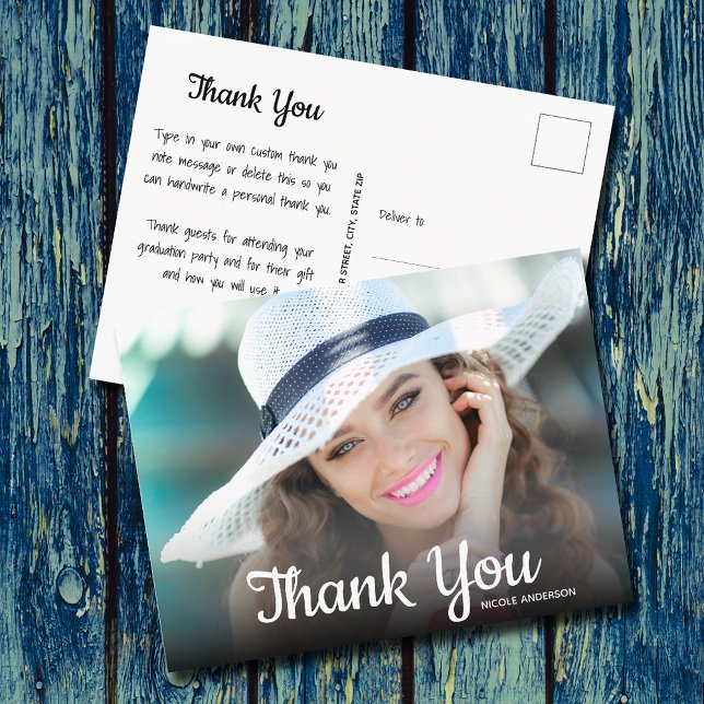 Carte Postale Remerciement de photo de remise de diplômes de scr (Trendy Script Thank You Photo Graduation Postcards)