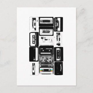 Carte Postale Rétro. groupe de cassettes audio b&w