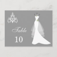 robe de mariée, lustre sur table grise Numéro de t