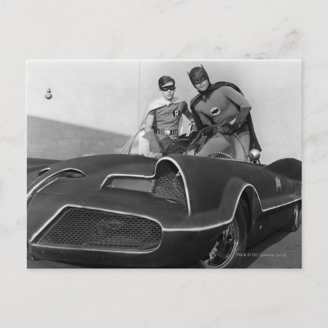 Carte Postale Robin et Batman debout dans Batmobile (Devant)