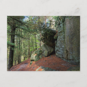 Carte Postale Rock Wall et Woods à Castle Mound