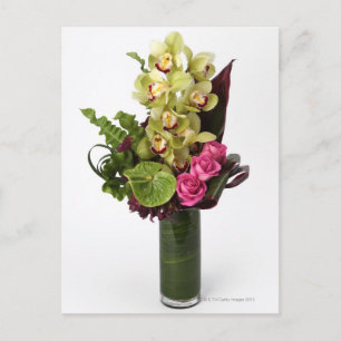 Carte Postale Roses roses, anthuriums verts, orchidées cymbidien