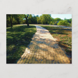 Carte Postale route en briques jaunes promenade nature
