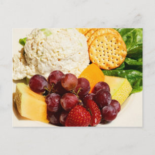 Carte Postale Salade de poulet avec fruits et craquelins