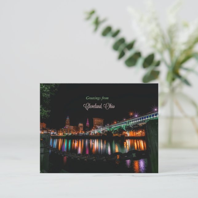 Carte Postale Salutations de Cleveland, Ohio (Debout devant)