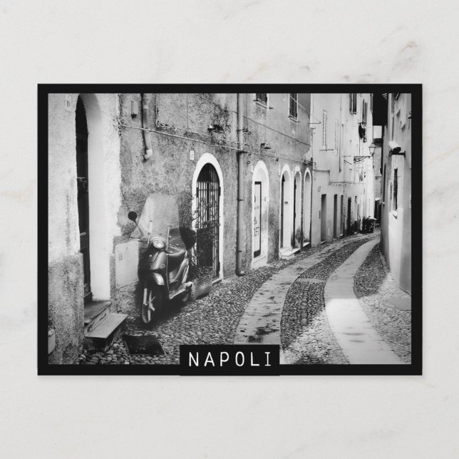 Carte Postale Scooter dans une rue de Naples en noir et blanc (Devant)