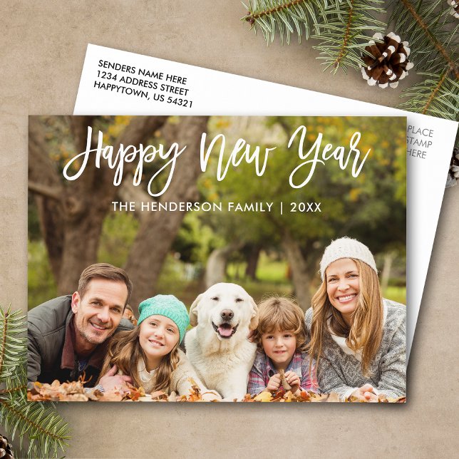 Carte Postale Script de brosse moderne Joyeux photo de famille d (Customize to change your personalized text size or text style.)