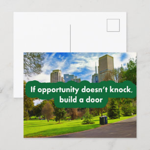 Carte Postale Si l'occasion ne frappe pas construire une porte