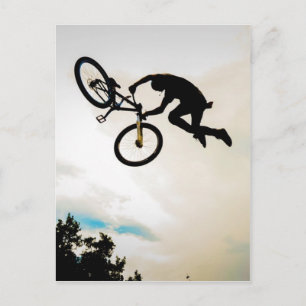 Carte Postale Silhouette du temps aérien de Mountain Biker