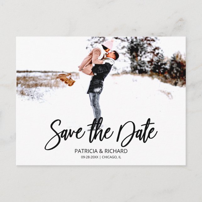 Carte Postale Simple moderne Script Wedding Enregistrer La Date  (Devant)