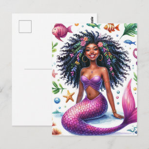 Carte Postale Sirène souriante à la peau foncée avec une queue r