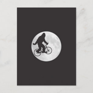 Carte Postale Squatch sur un vélo dans le ciel avec T-shirt Lune
