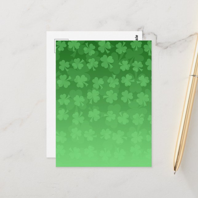 Carte Postale St. Patrick's Day green shamrock ombre motif (Devant/Arrière en situation)