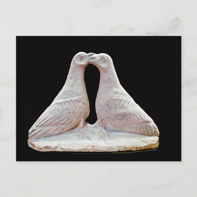 Carte Postale Statue de colombe embrassante au Musée de Chypre (Devant)