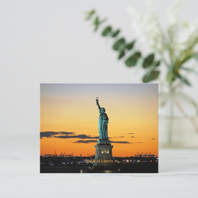 Carte Postale Statue de la Liberté (Debout devant)