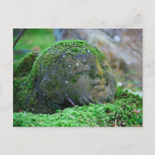 Carte Postale Statue du Temple japonais couvert par la mousse