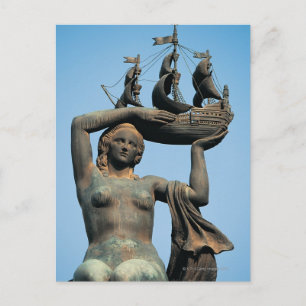 Carte Postale Statue féminine tenant un navire, Barcelone
