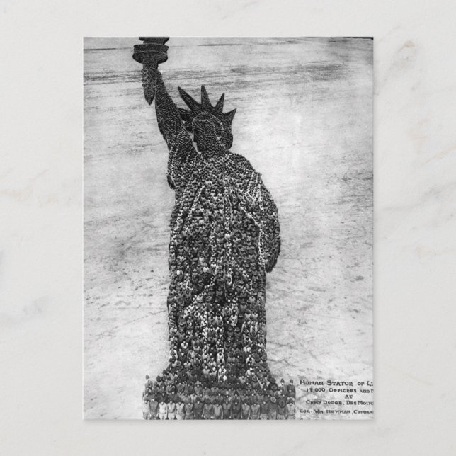 Carte Postale Statue humaine de la Liberté.  18 000_Image de gue (Devant)