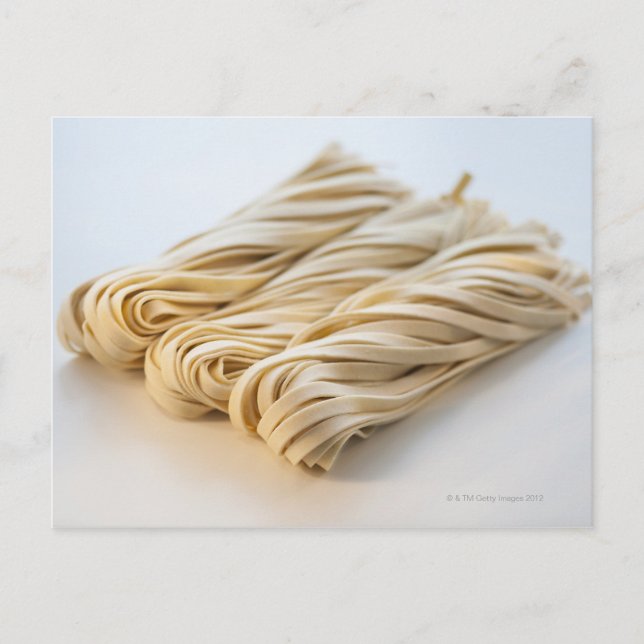 Carte Postale Studio photo de pâtes linguini fraîches (Devant)