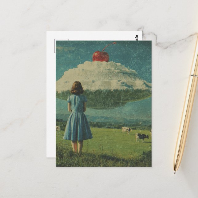 Carte Postale Sueur surréaliste Ufo dans un pâturage laitier (Devant/Arrière en situation)