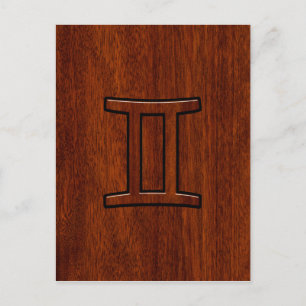Carte Postale Symbole Gemini Zodiac sur l'acajou comme décor