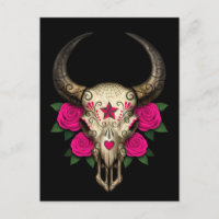 Taureau de sucre avec roses roses roses sur noir