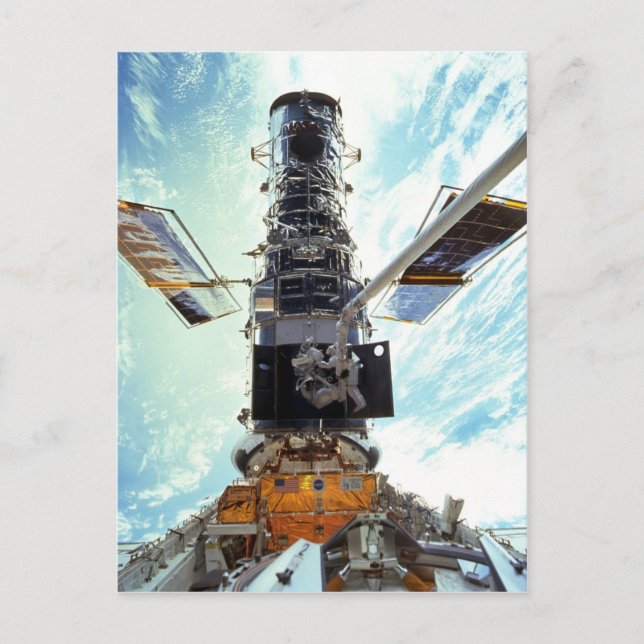 Carte Postale Télescope spatial Hubble et astronautes (Devant)
